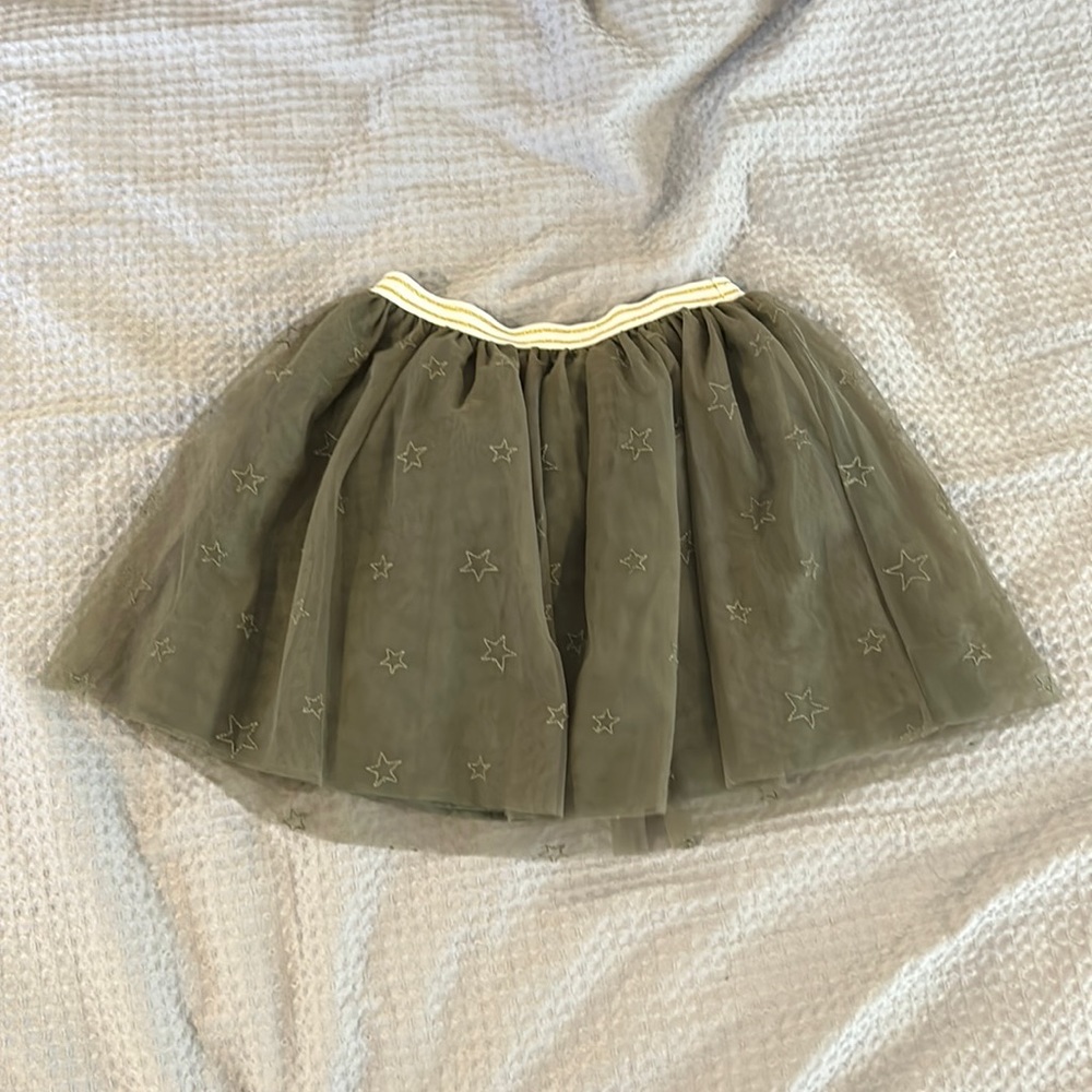 Cute tule army green skirt with stretchy waist band, girls large (10-12)